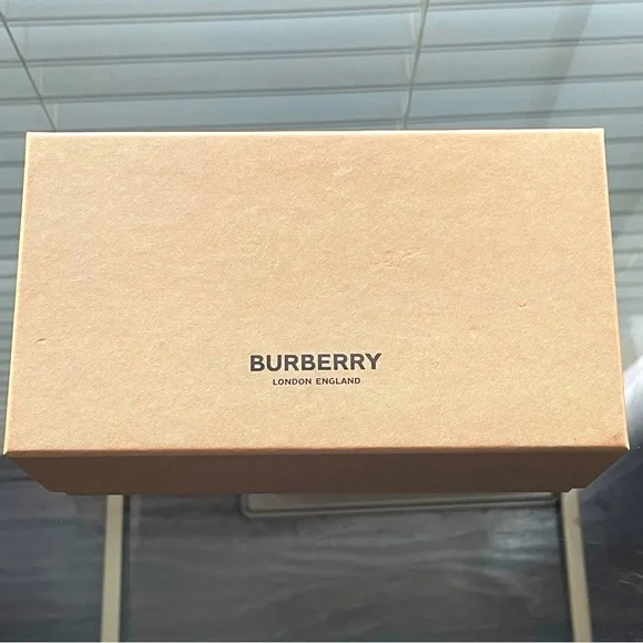 New Burberry Tamsin Sunglasses - Picture 11 of 15